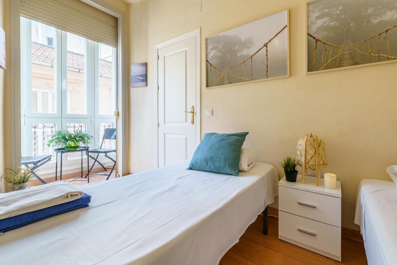 Bright Two-Bedroom Apartment In The Historic Center Malaga Zewnętrze zdjęcie